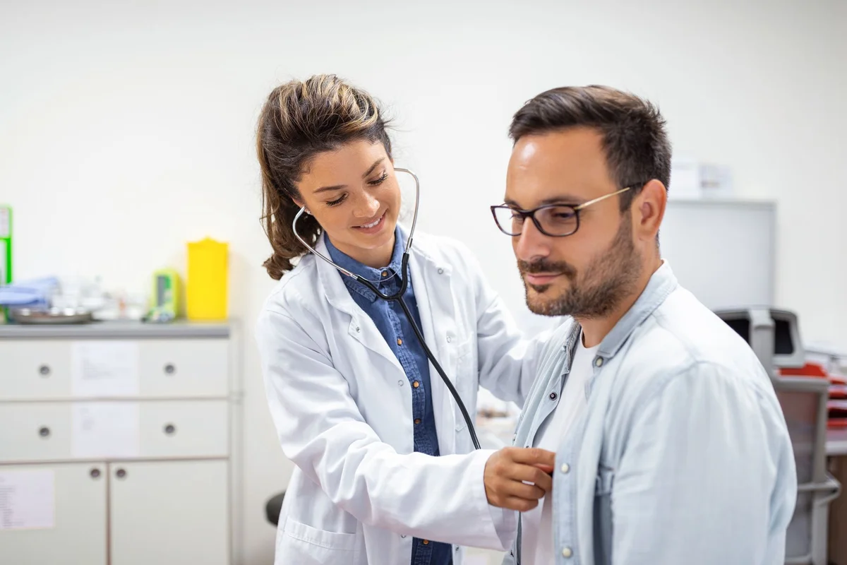 FirstCare Urgent Care provider with a patient in Oak Lawn, IL