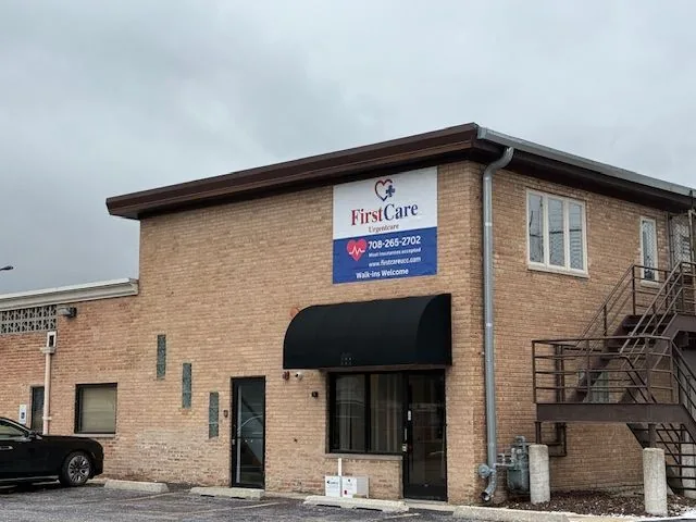 FirstCare Urgent Care Center building exterior in Oak Lawn, IL